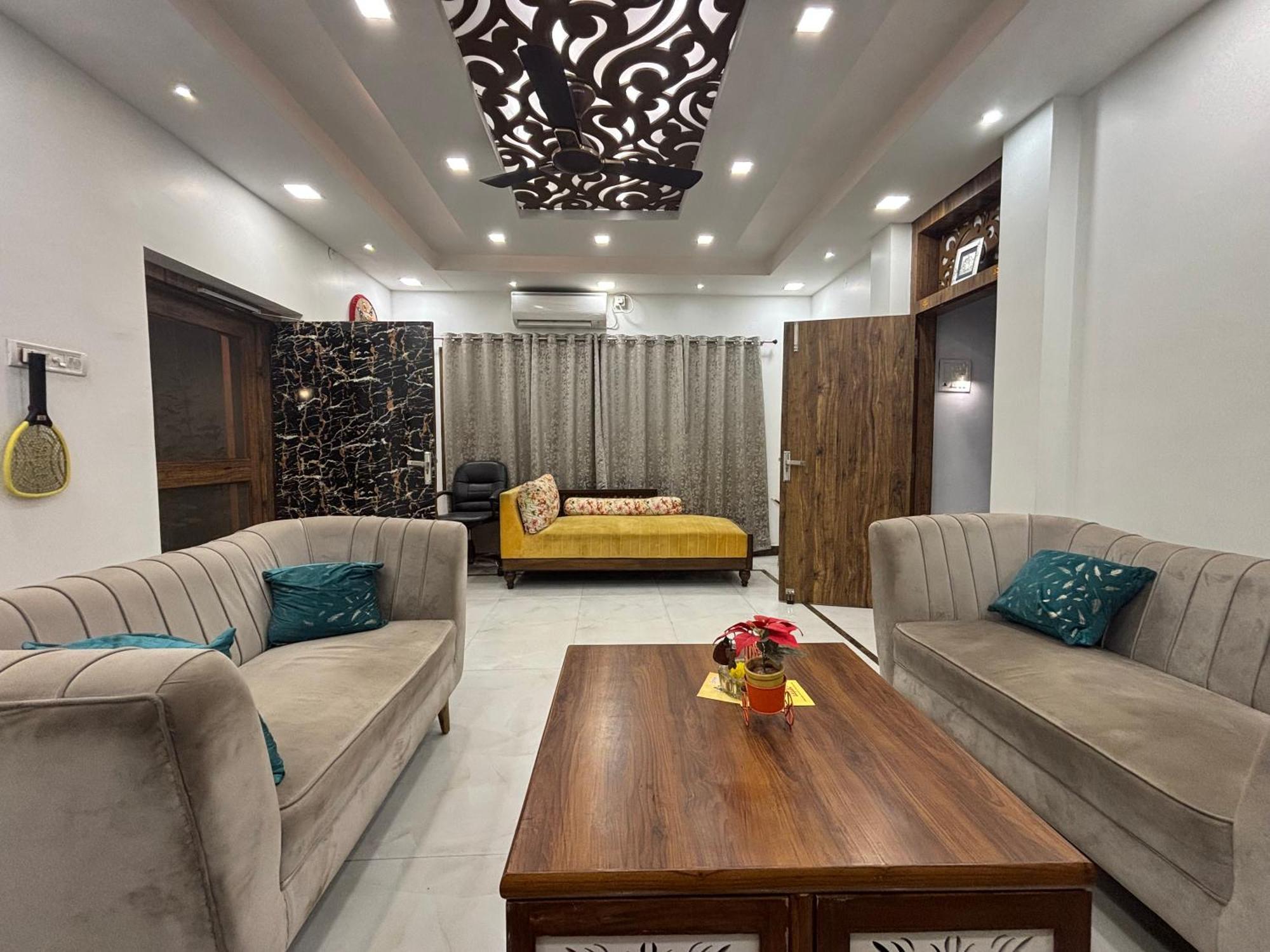 Gupta Residence. Country house *